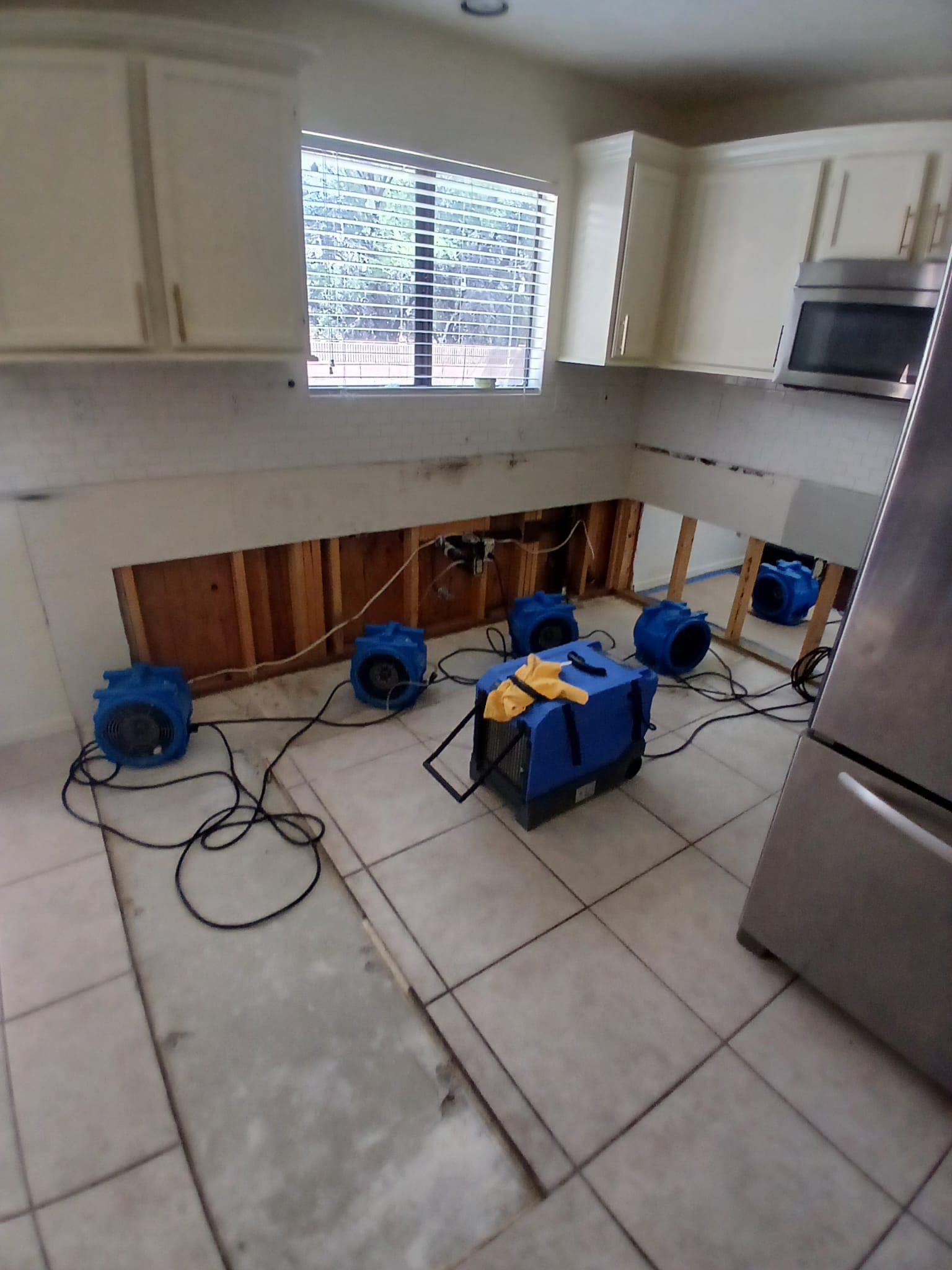 Gallery photos for Water Damage Restoration Done Right - From Flood to Dry: Image #4