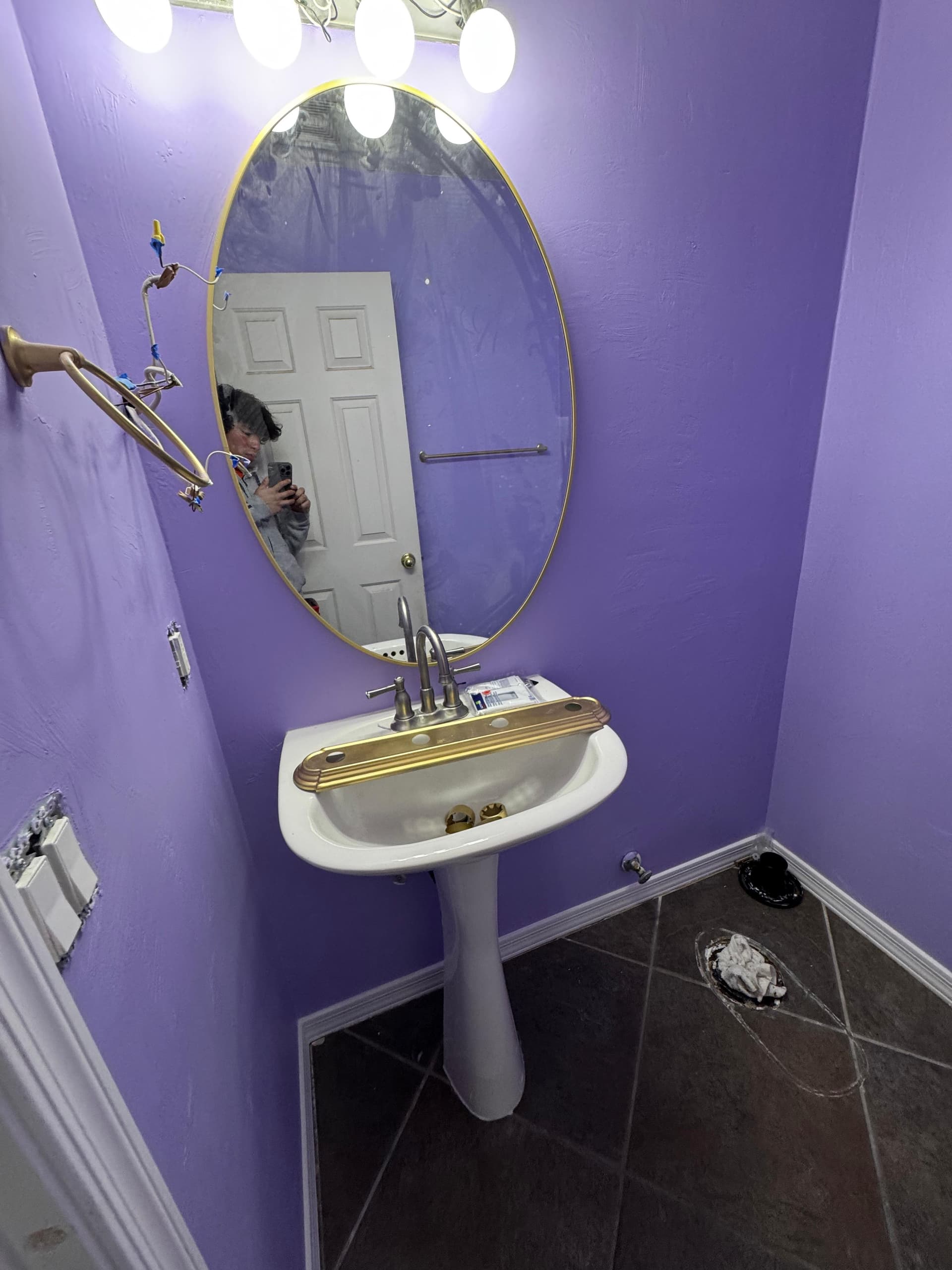 Gallery photos for Seamless Kitchen and Bathroom Makeover: Image #9