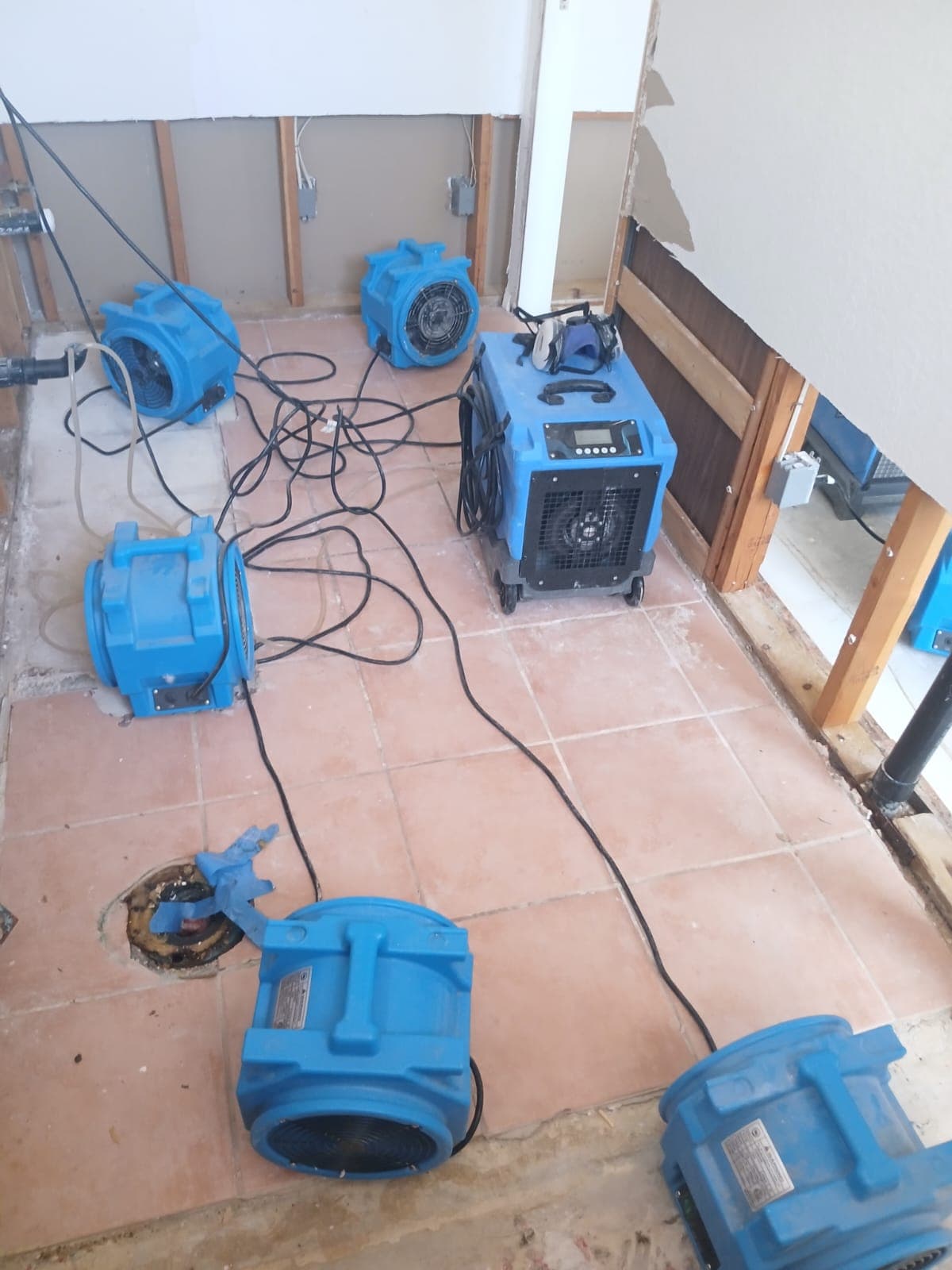 Gallery photos for Inside a Cat 3 Bathroom Flood Cleanup and Dryout: Image #1