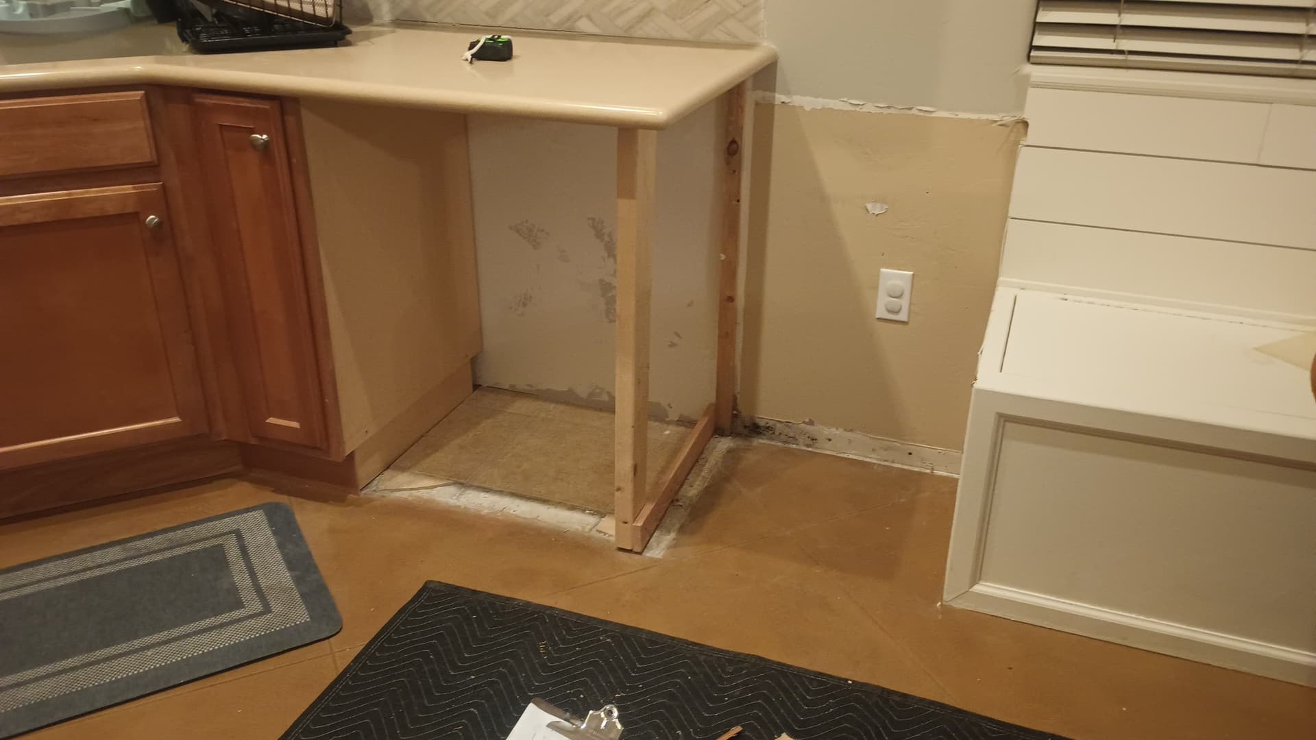 Gallery photos for Seamless Kitchen and Bathroom Makeover: Image #3