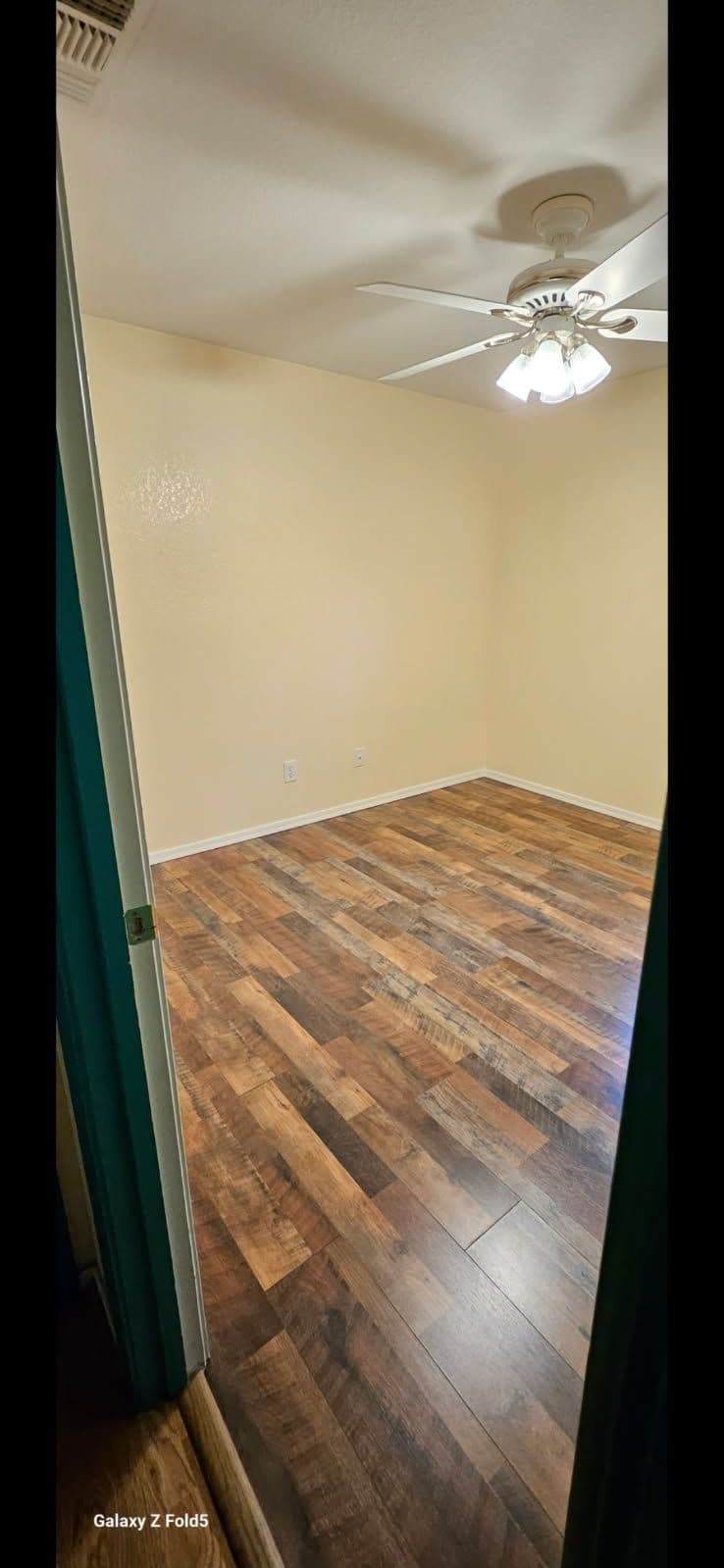 Gallery photos for Room Transformation with Modern Wood Floors: Image #1