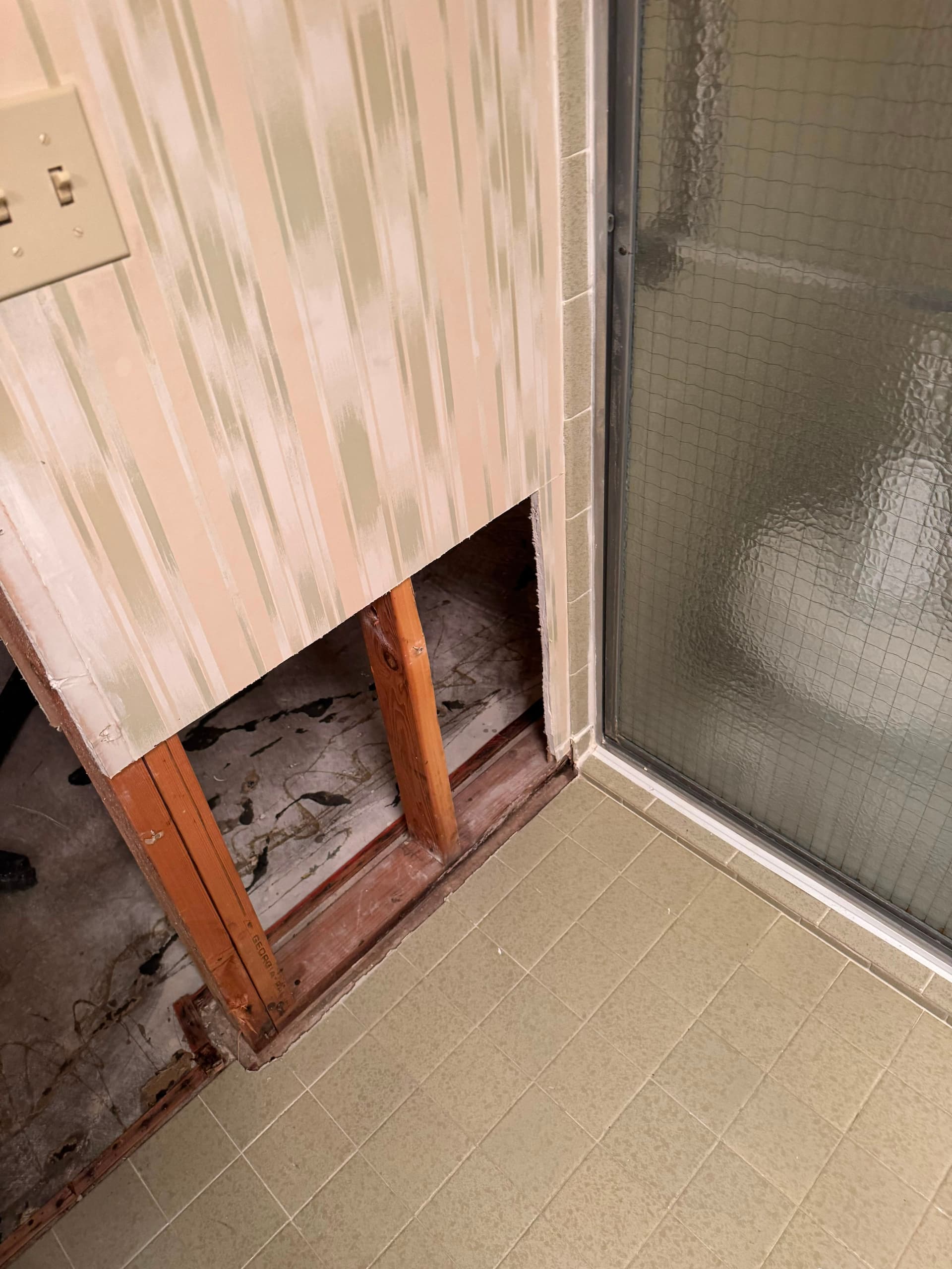 Gallery photos for Water Damage Hits Bathrooms and Bedrooms - Here's How We Handle It: Image #4