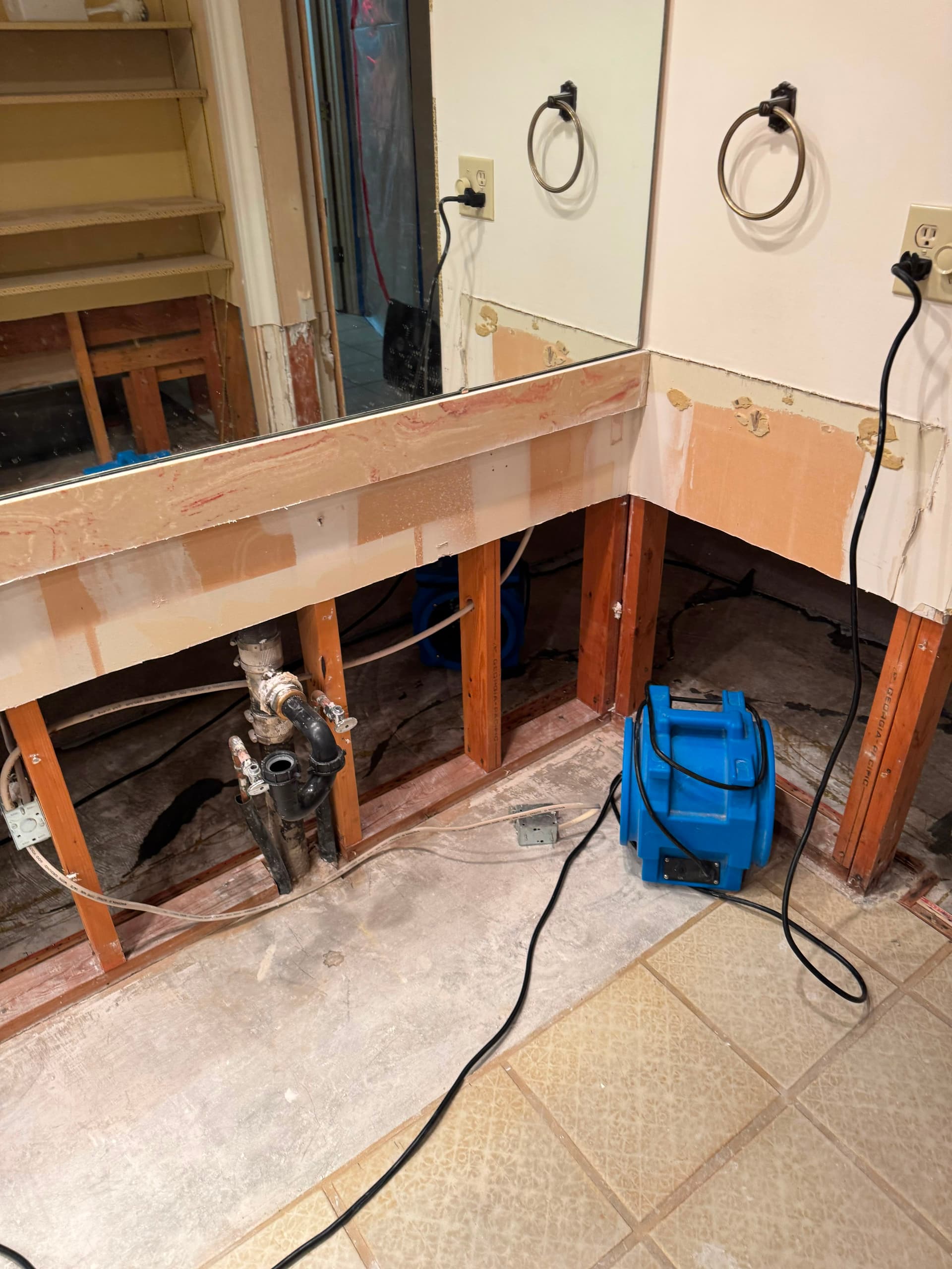 Gallery photos for Water Damage Hits Bathrooms and Bedrooms - Here's How We Handle It: Image #9